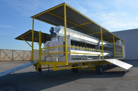 Mobile milking parlour for sheep and goats