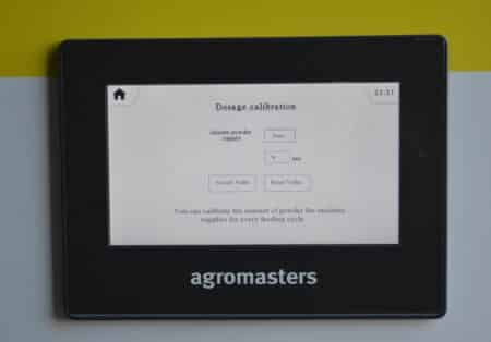 Automatic lamb feeder